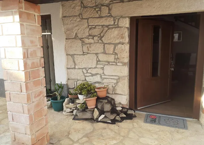 Casa Agneza 펜션 메덜린